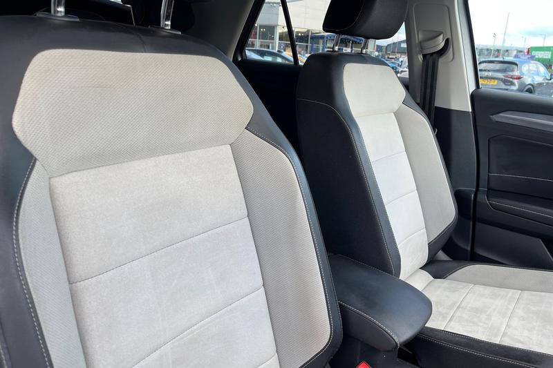 Used Volkswagen T-Roc 2022 for sale - 76338323: Photo 17