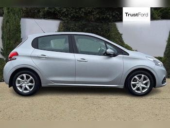 Used Peugeot 208 2015 for sale - 79102519: Photo