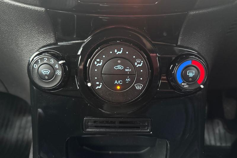 Used Ford Fiesta 2016 for sale - 76568523: Photo 26