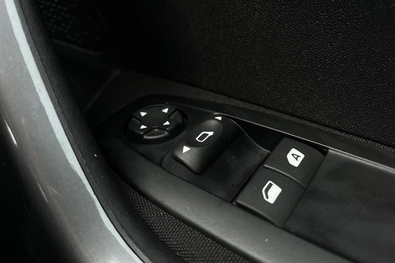 Used Peugeot 2008 2017 for sale - 76184375: Photo 16