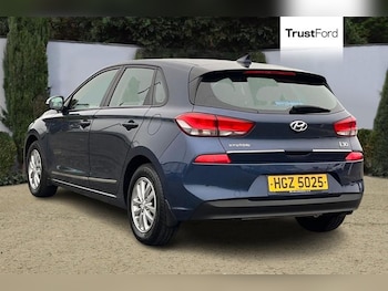 Used Hyundai i30 2017 for sale - 76265984: Photo 2