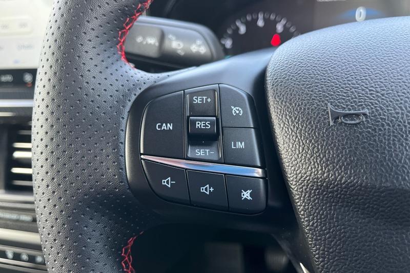 Used Ford Focus 2023 for sale - 76117468: Photo 25