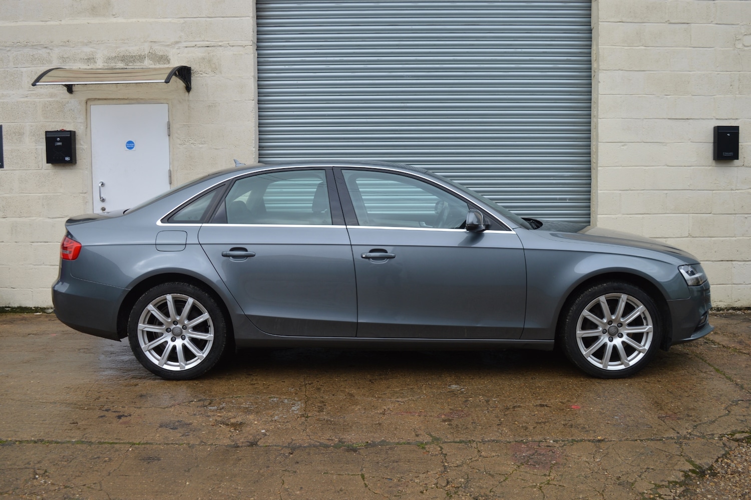 Used Audi A4 2014 for sale - 76536347: Photo 4