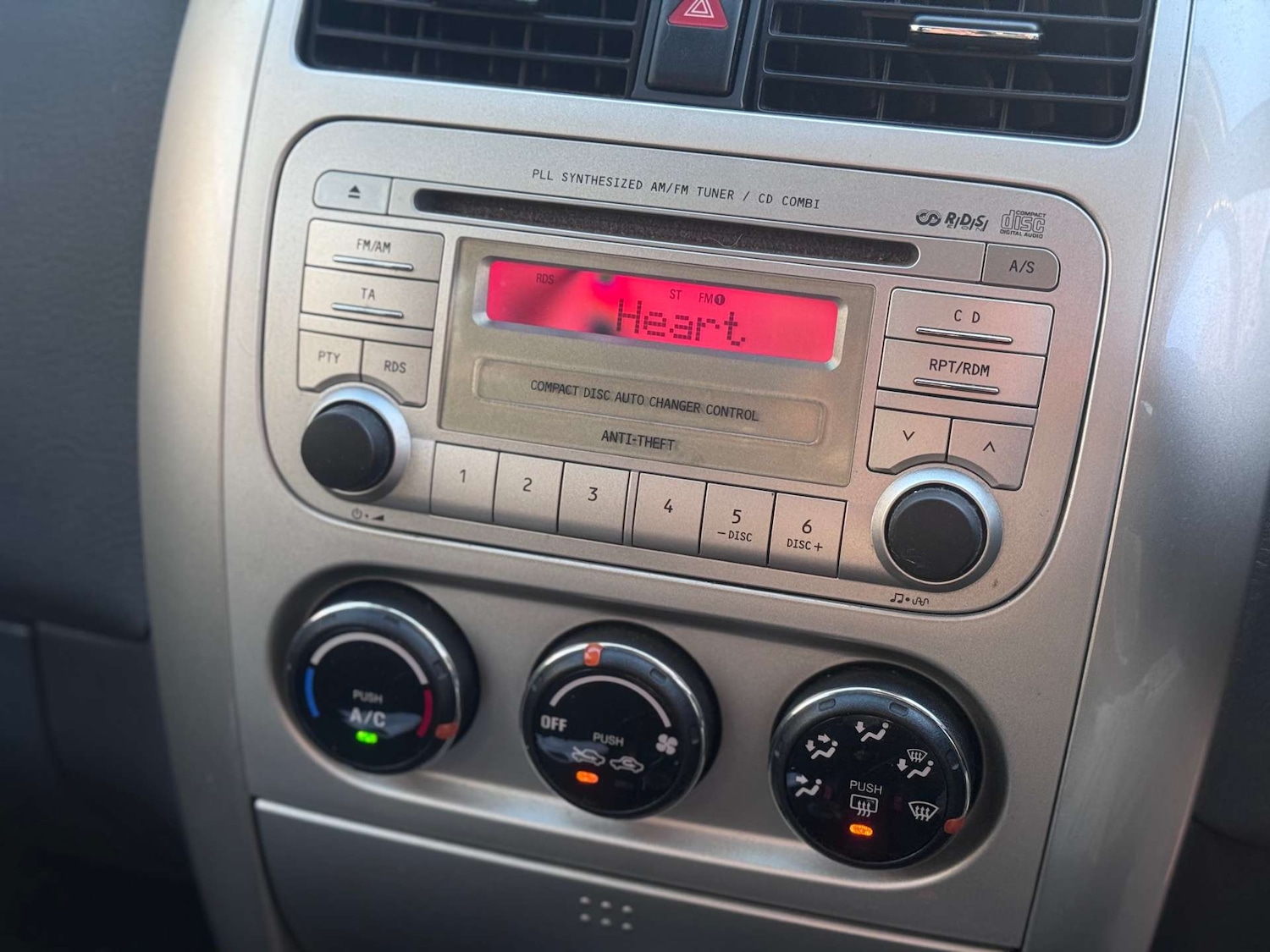 Used Suzuki Liana 2004 for sale - 77128500: Photo 4