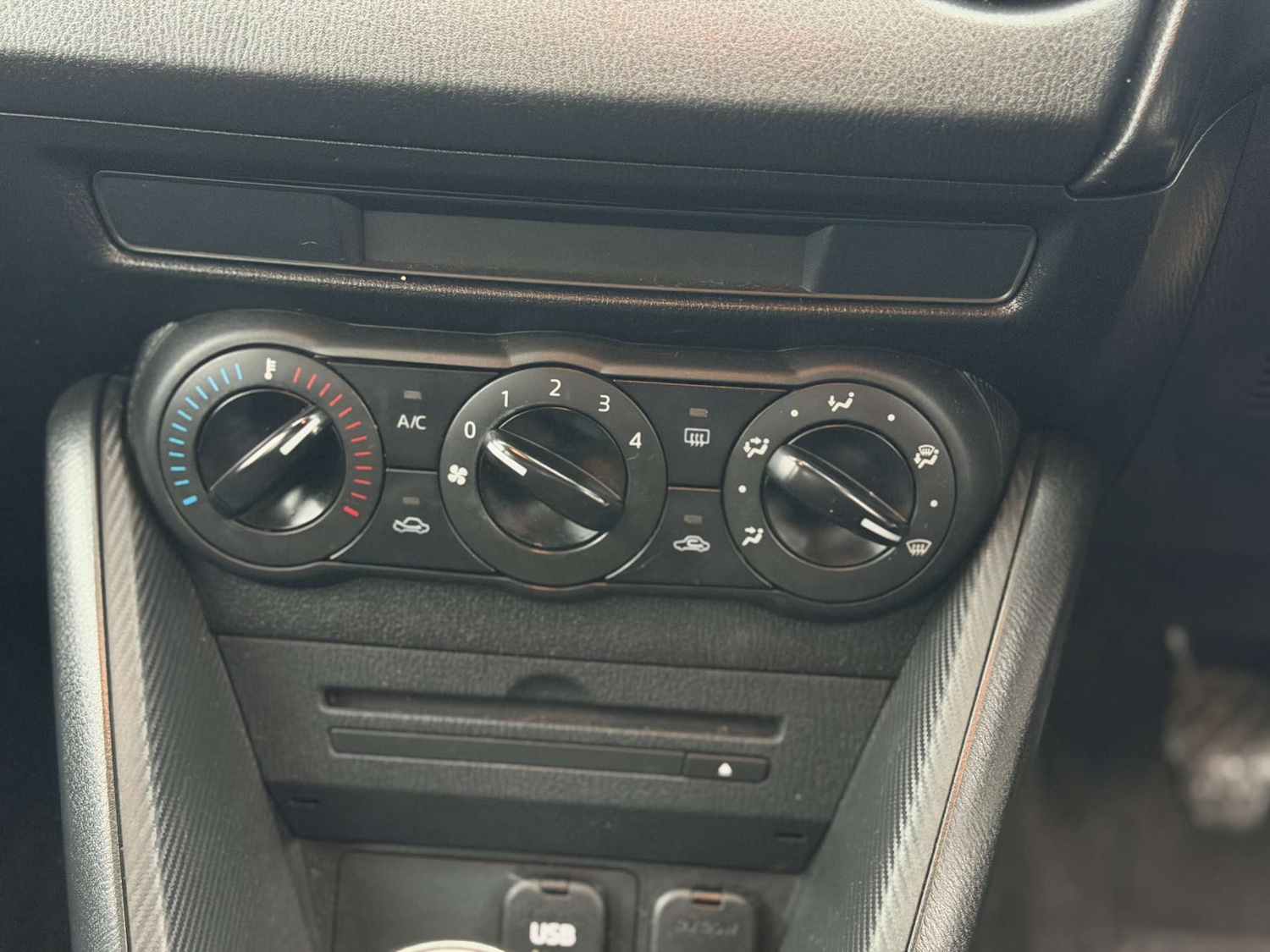 Used Mazda Mazda2 2015 for sale - 77128524: Photo 27