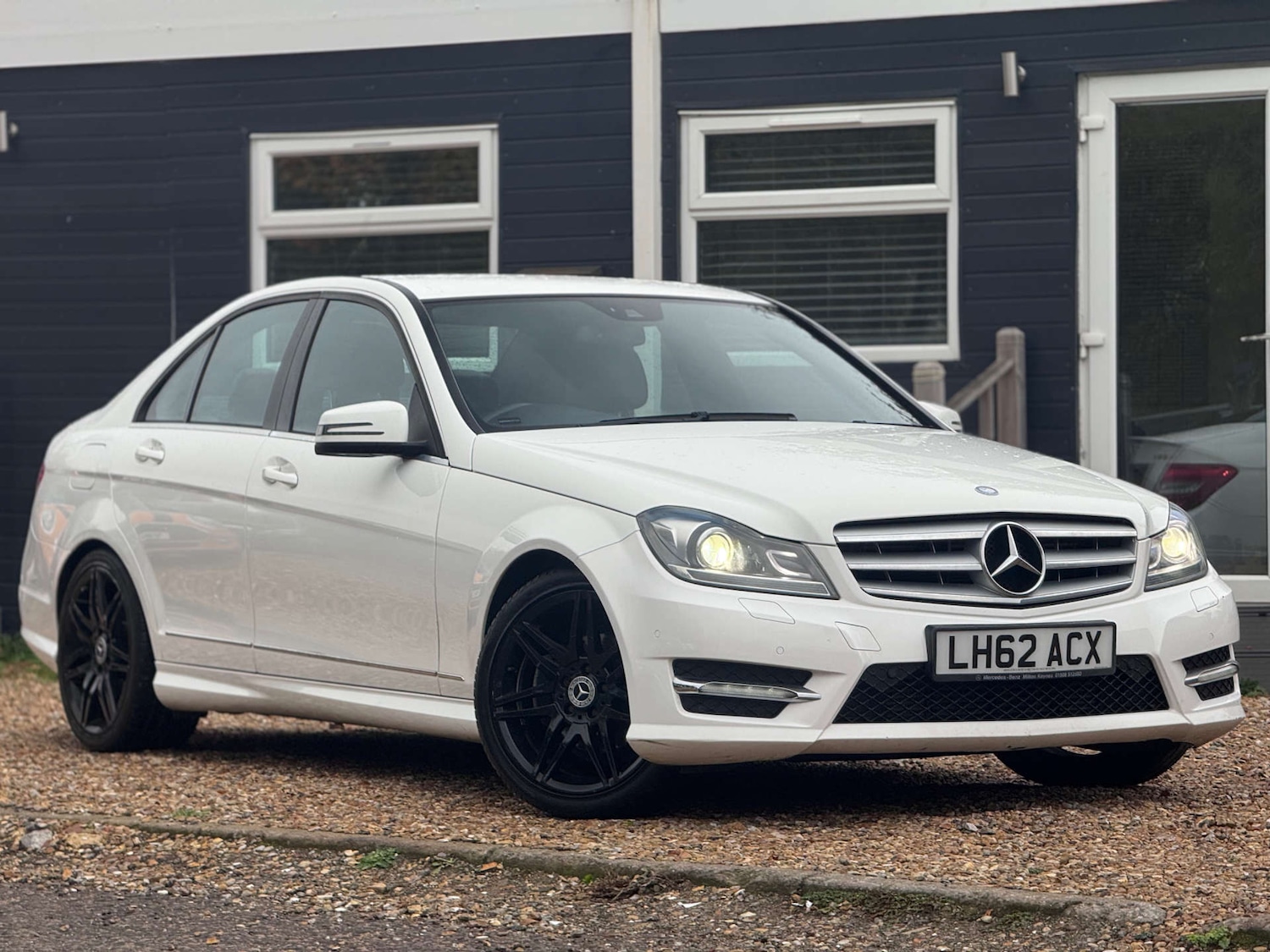 Used Mercedes-Benz C Class 2012 for sale - 77128501: Photo 1