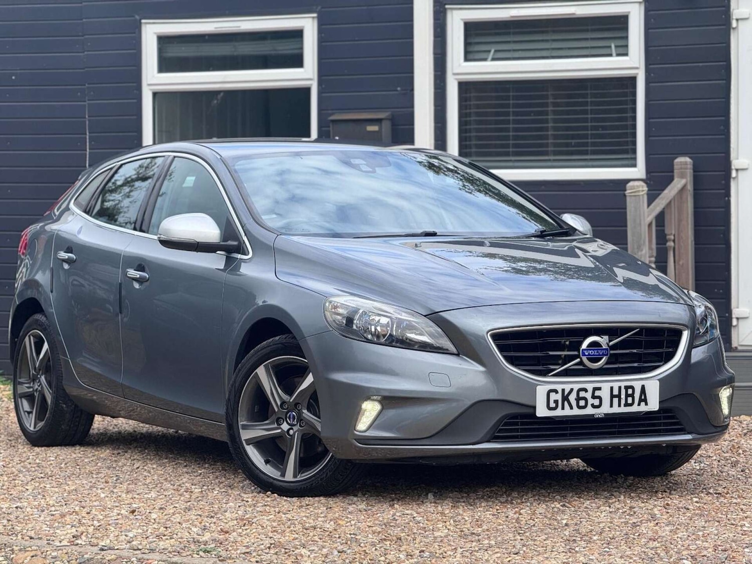 Used Volvo V40 2015 for sale - 77128475: Photo 2