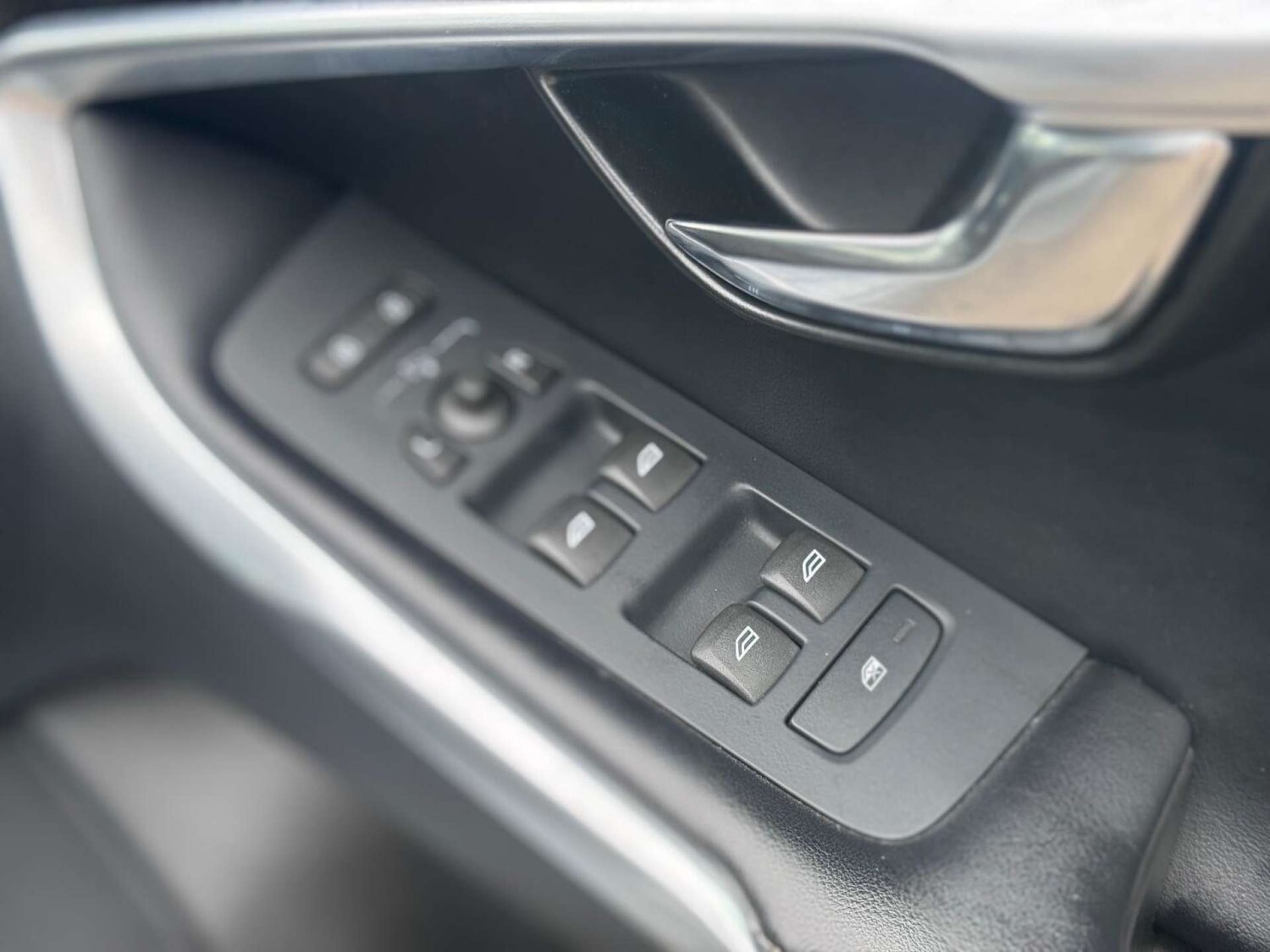 Used Volvo V40 2015 for sale - 77128475: Photo 22