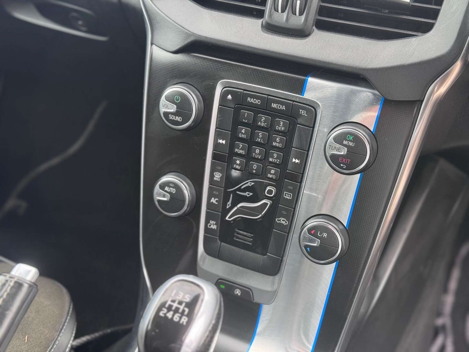 Used Volvo V40 2015 for sale - 77128475: Photo 28