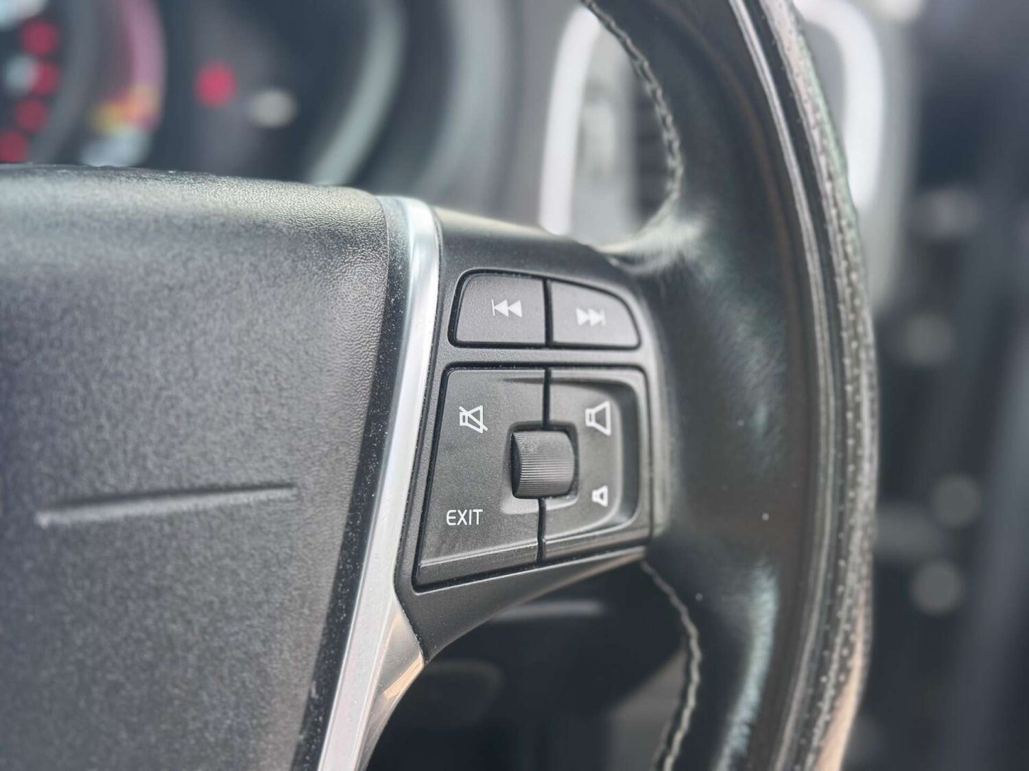 Used Volvo V40 2015 for sale - 77128475: Photo 30