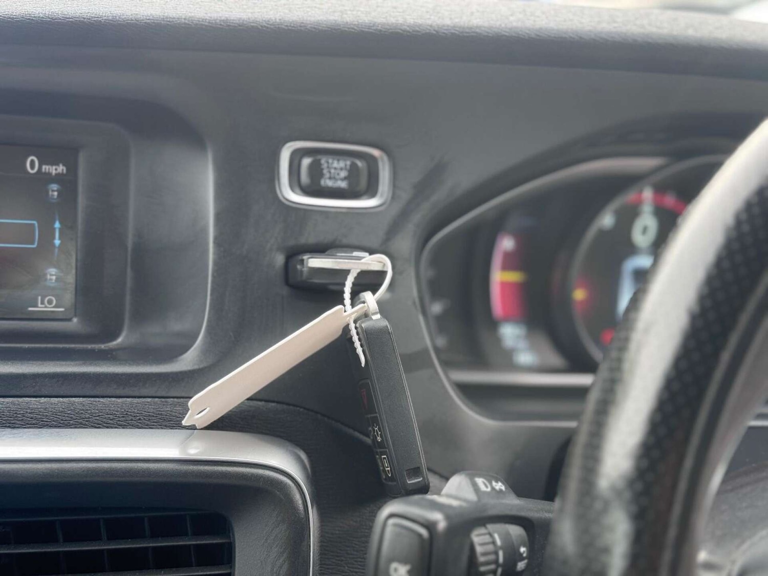 Used Volvo V40 2015 for sale - 77128475: Photo 34