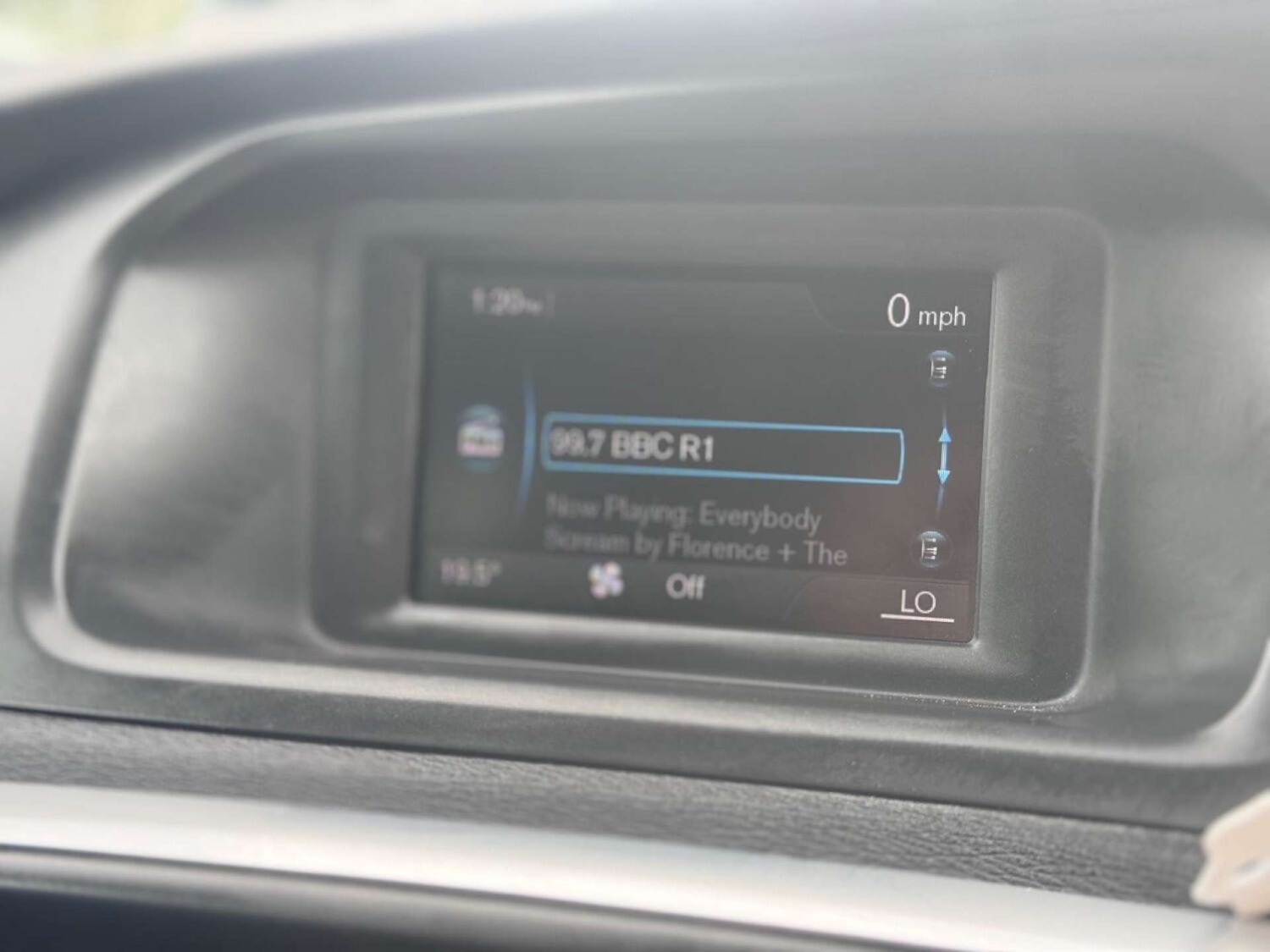 Used Volvo V40 2015 for sale - 77128475: Photo 35