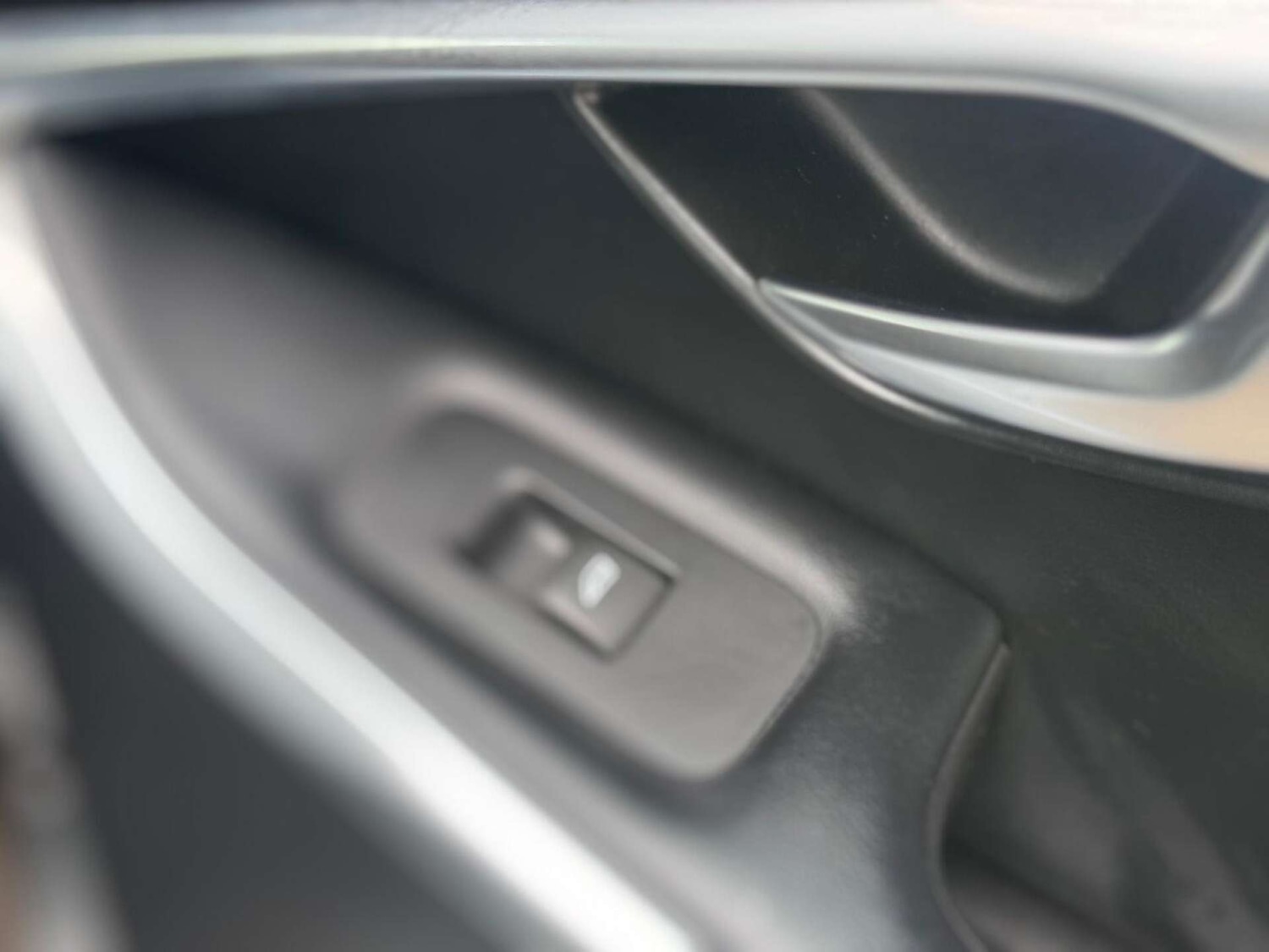 Used Volvo V40 2015 for sale - 77128475: Photo 38