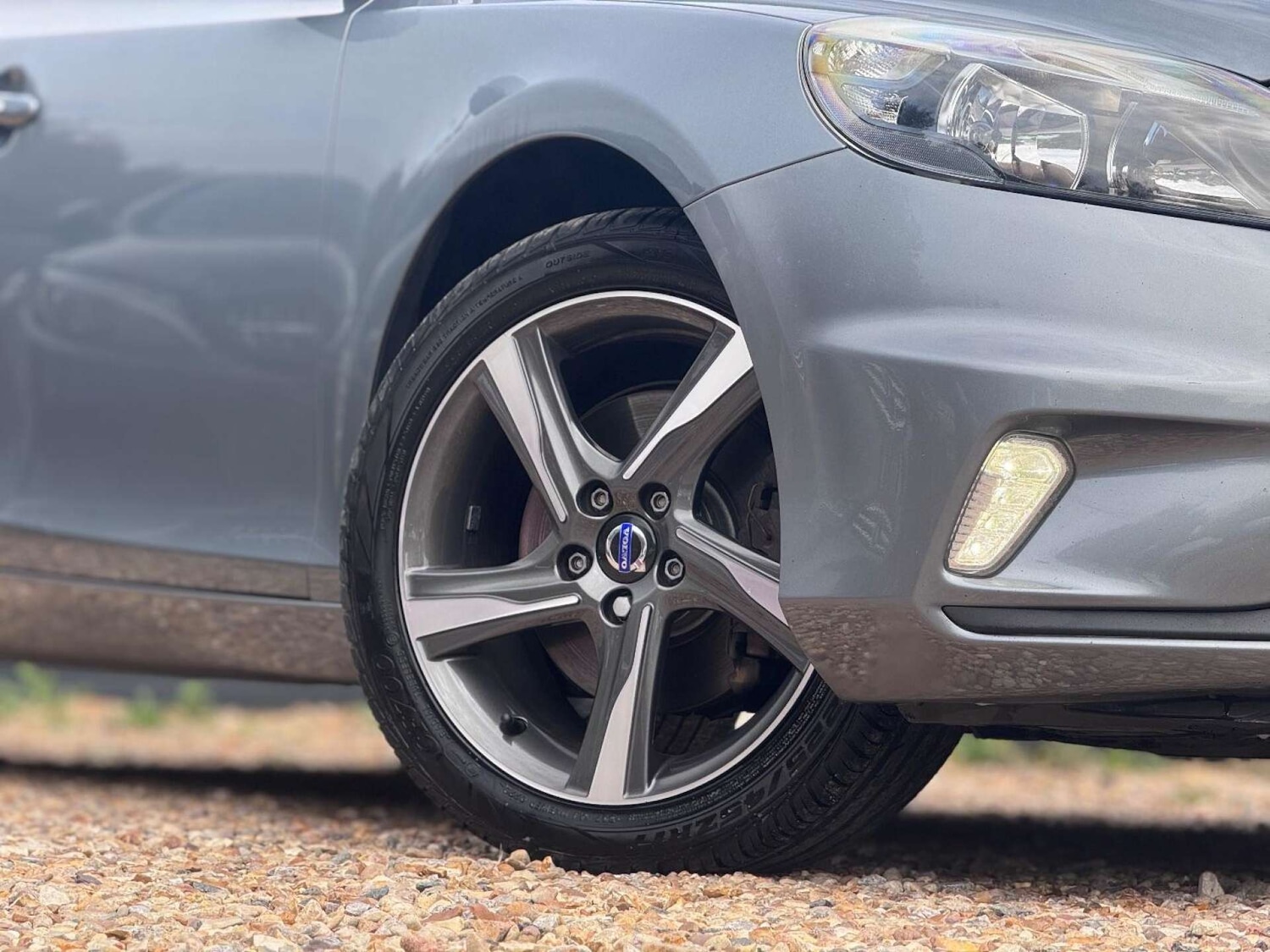 Used Volvo V40 2015 for sale - 77128475: Photo 4