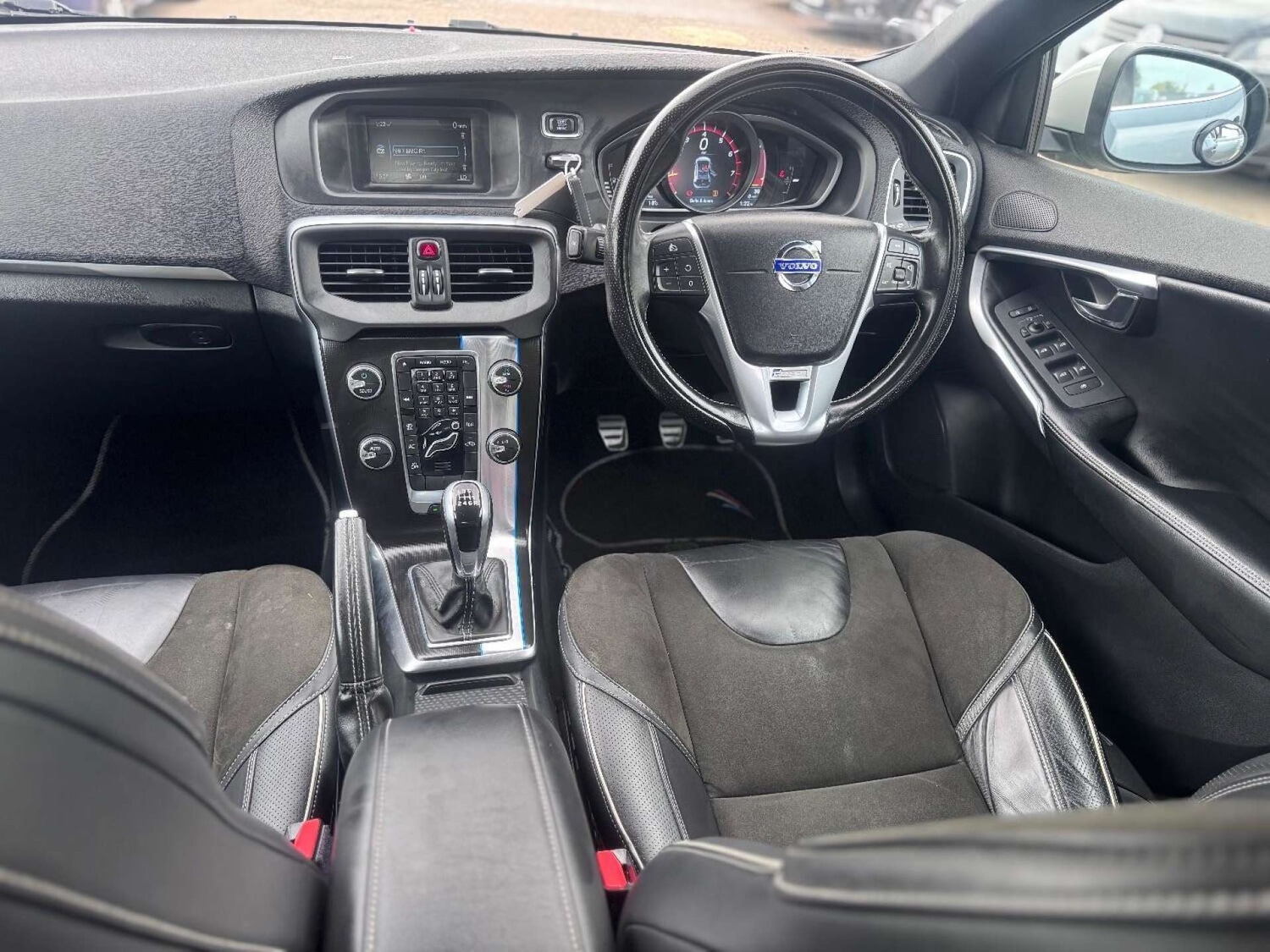 Used Volvo V40 2015 for sale - 77128475: Photo 41