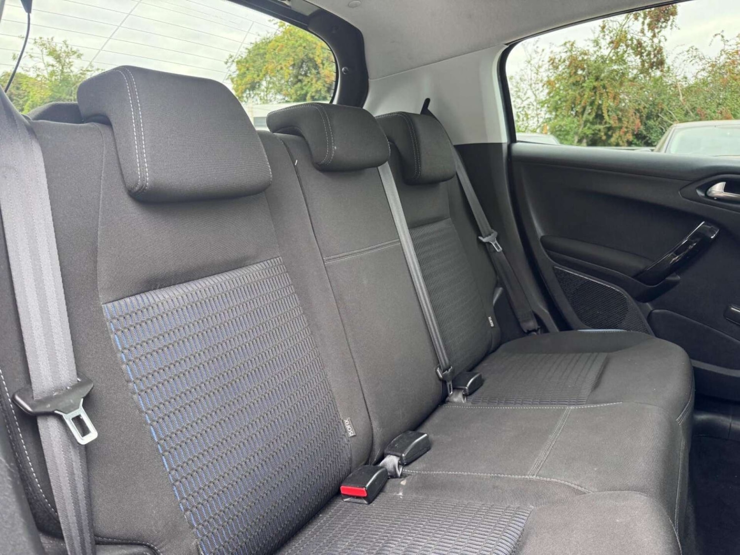 Used Peugeot 208 2015 for sale - 77128492: Photo 32