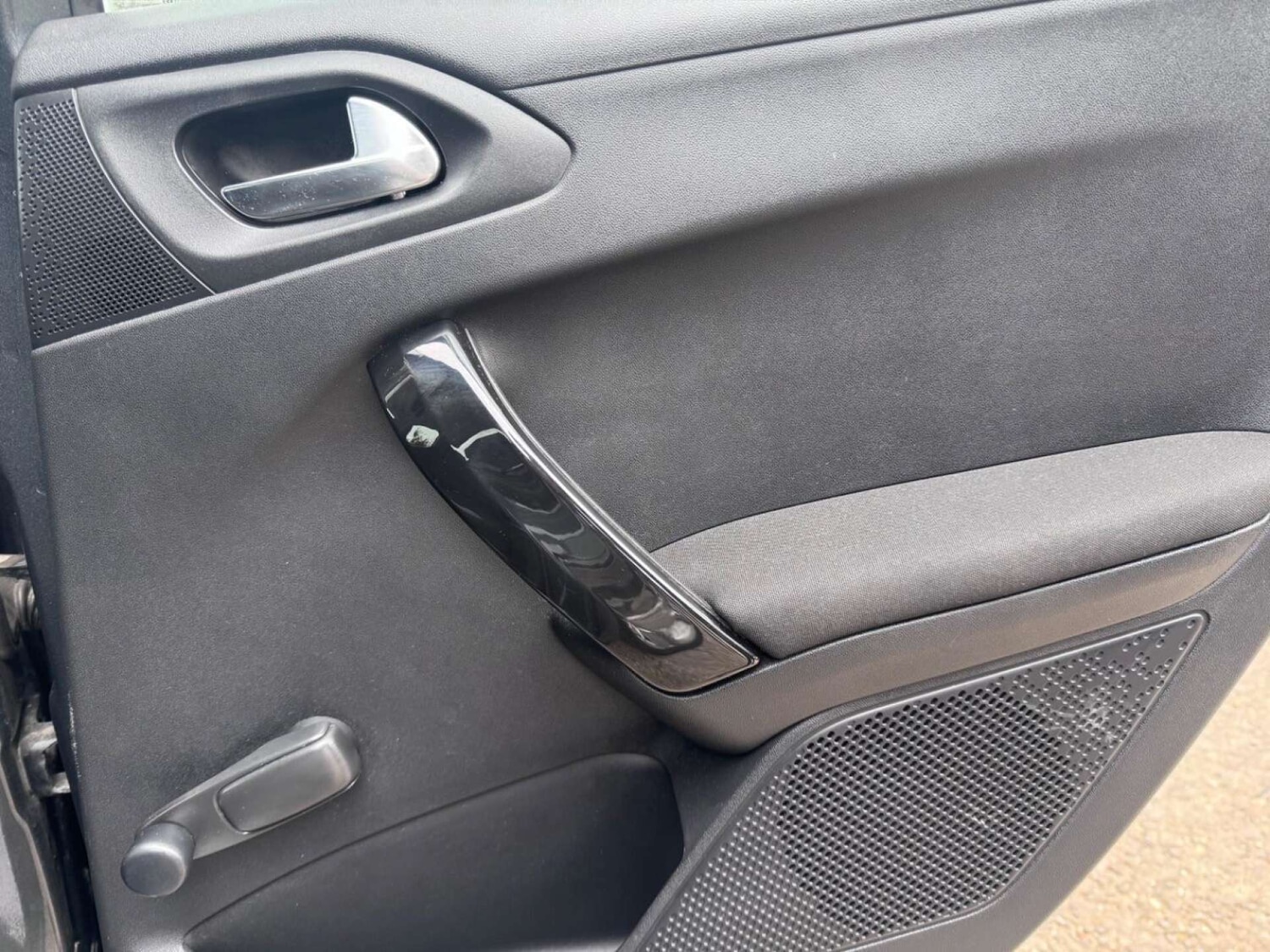 Used Peugeot 208 2015 for sale - 77128492: Photo 34