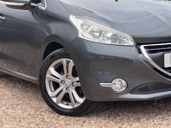 Used Peugeot 208 2015 for sale - 75550225: Photo