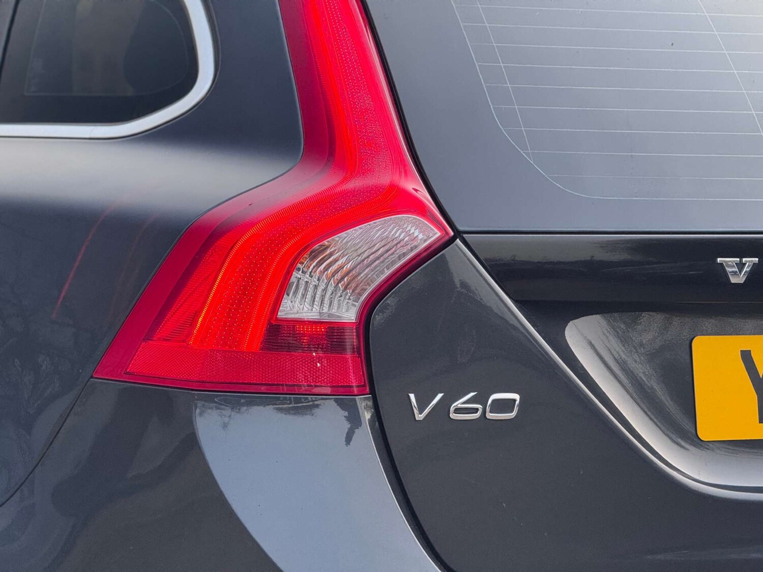 Used Volvo V60 2015 for sale - 77562667: Photo 11