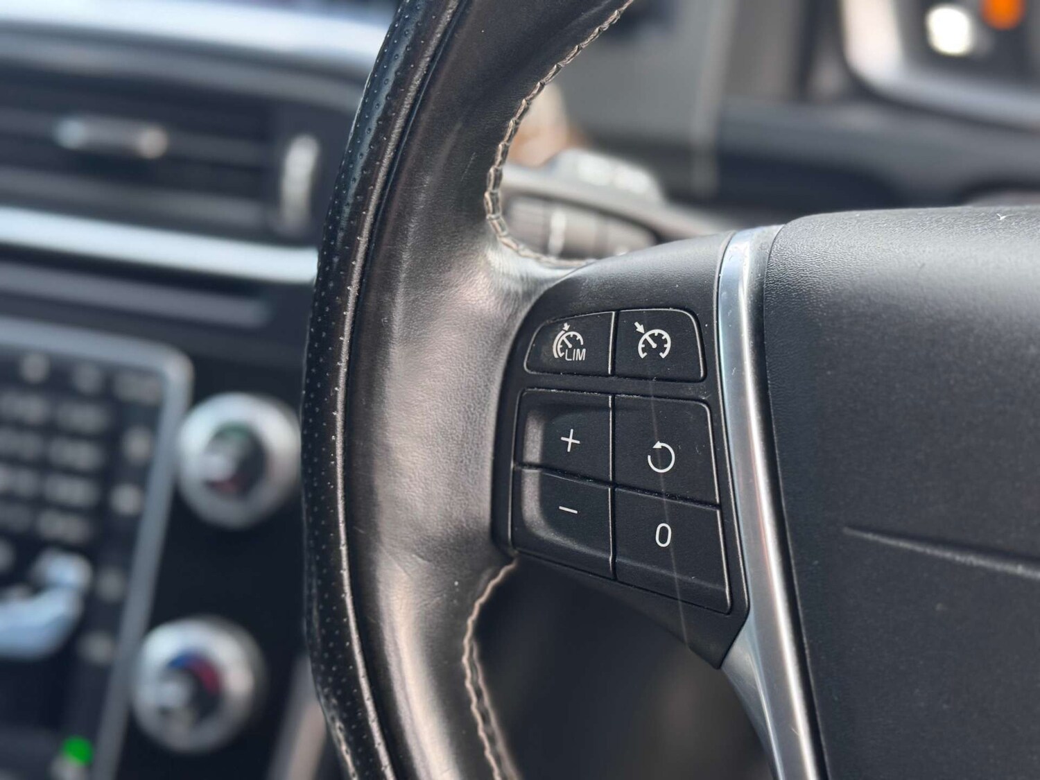 Used Volvo V60 2015 for sale - 77562667: Photo 14