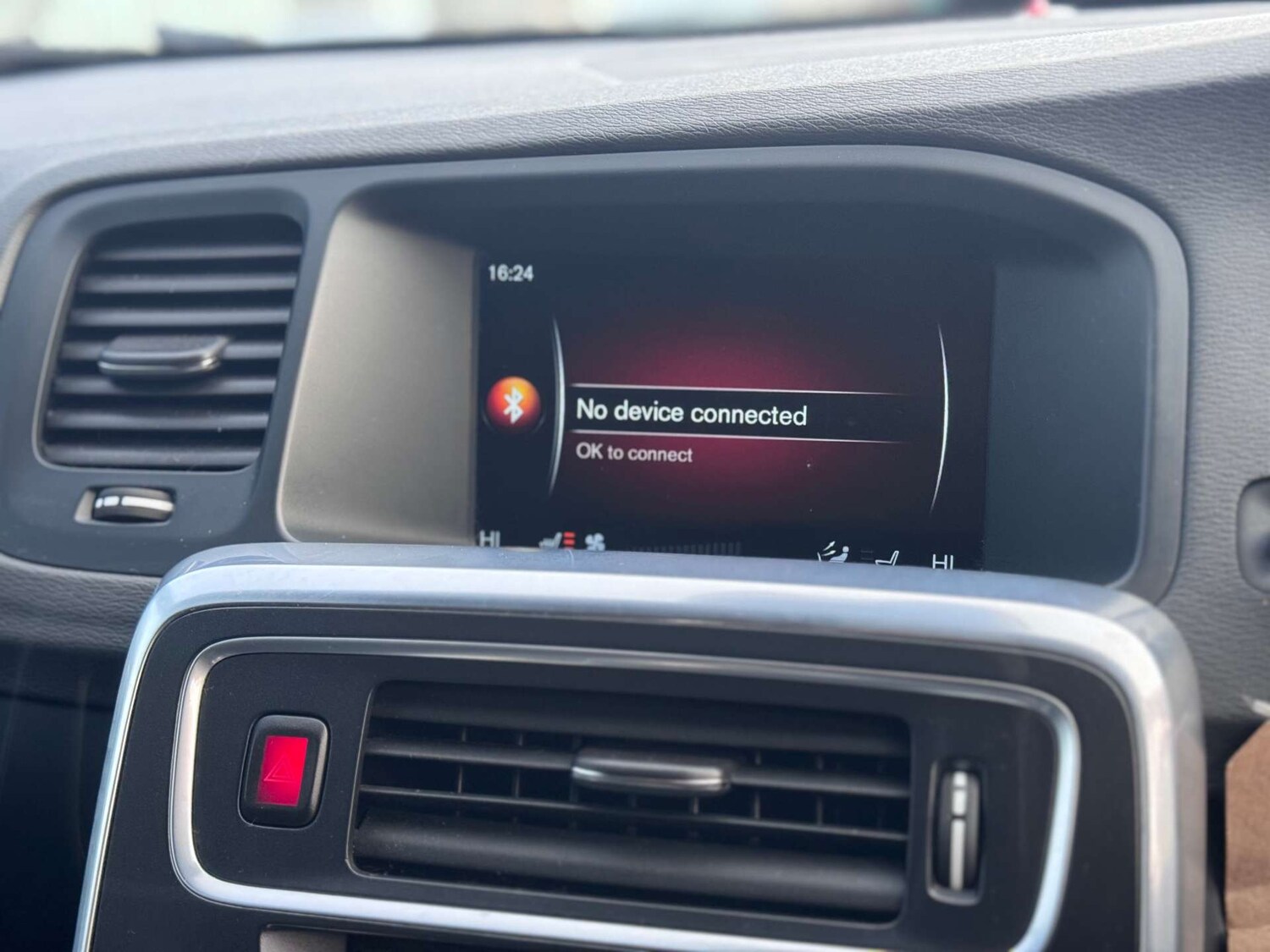 Used Volvo V60 2015 for sale - 77562667: Photo 16