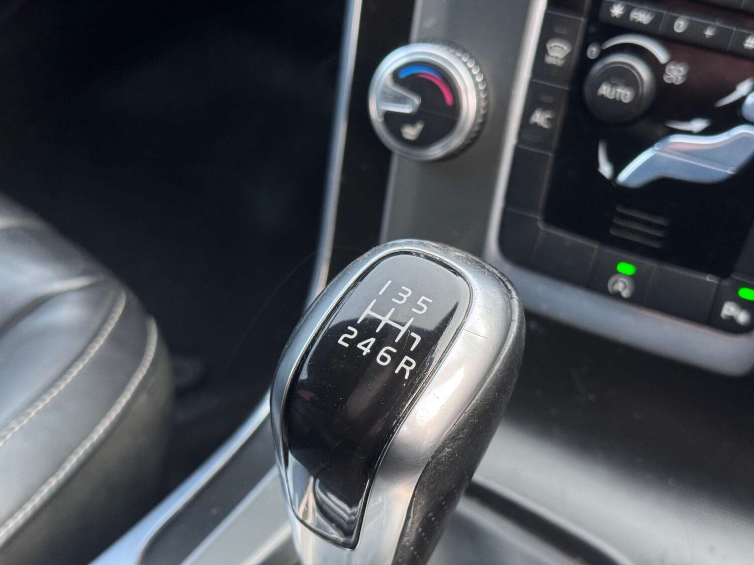 Used Volvo V60 2015 for sale - 77562667: Photo 21