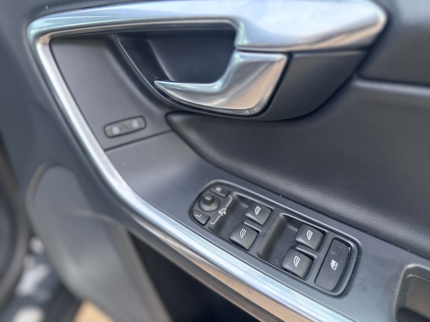 Used Volvo V60 2015 for sale - 77562667: Photo 22