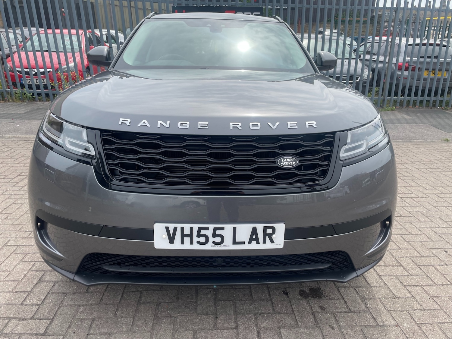 Used Land Rover Range Rover Velar 2018 for sale - 76718746: Photo 2