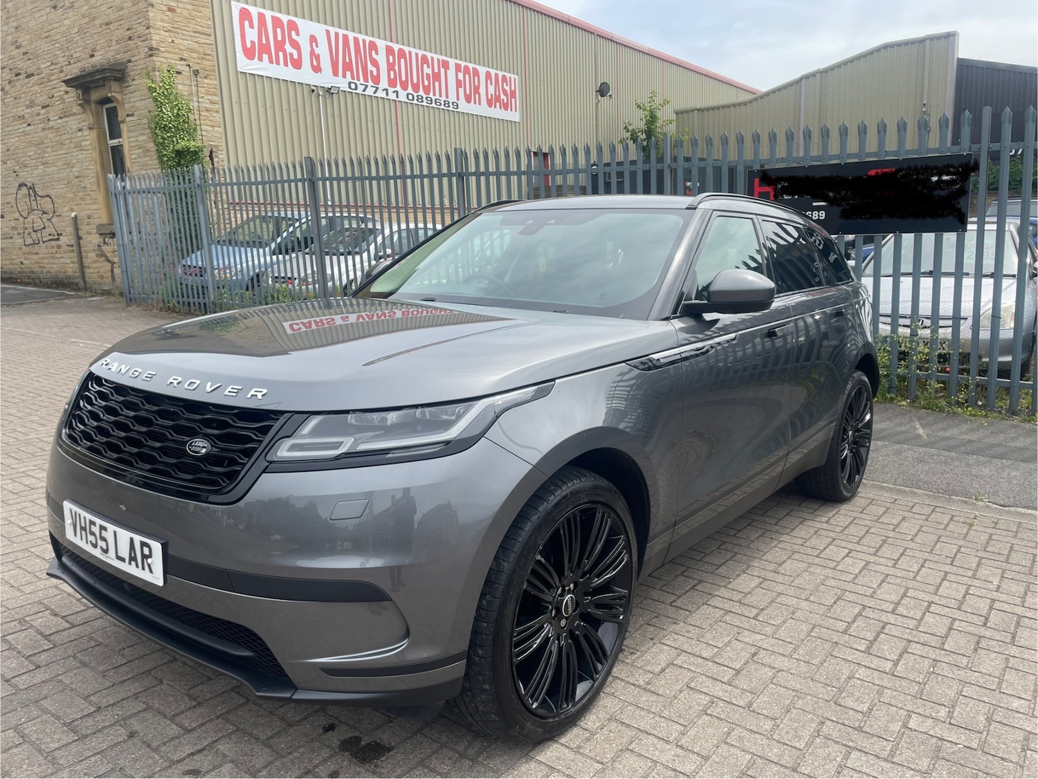 Used Land Rover Range Rover Velar 2018 for sale - 76718746: Photo 3