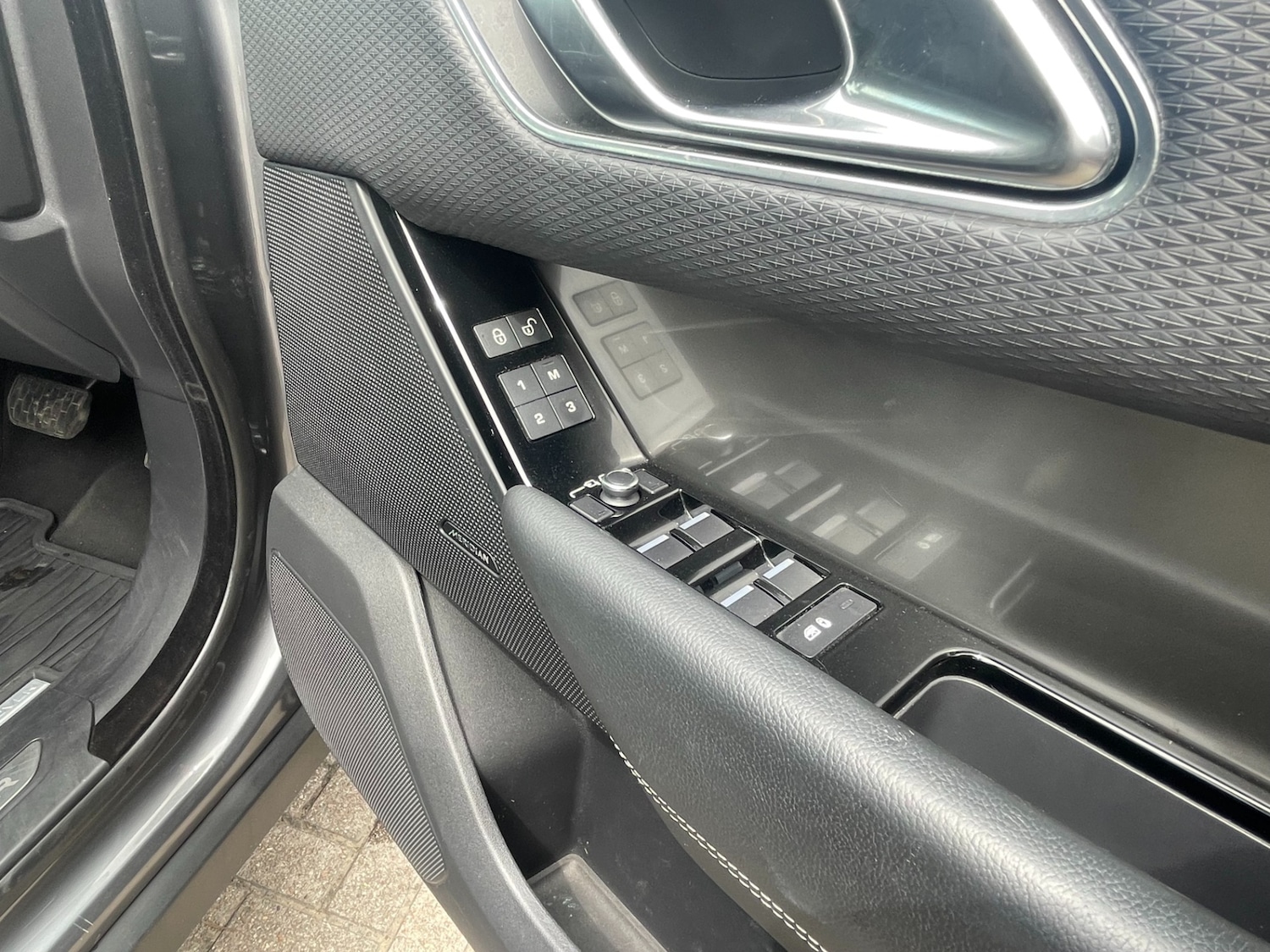 Used Land Rover Range Rover Velar 2018 for sale - 76718746: Photo 9