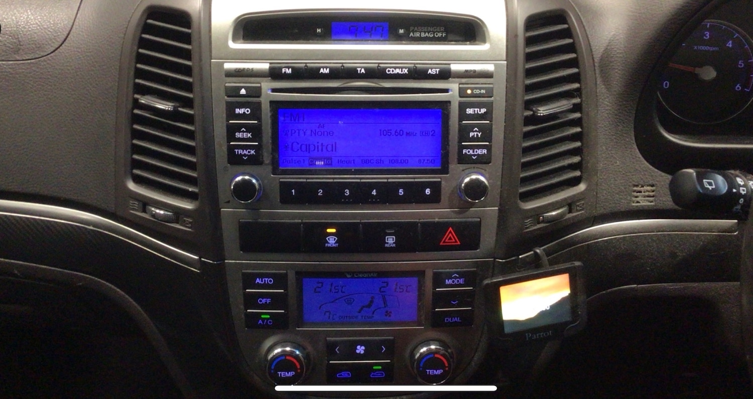 Used Hyundai Santa Fe 2011 for sale - 77564282: Photo 11