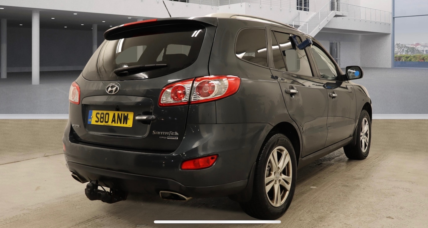 Used Hyundai Santa Fe 2011 for sale - 77564282: Photo 4