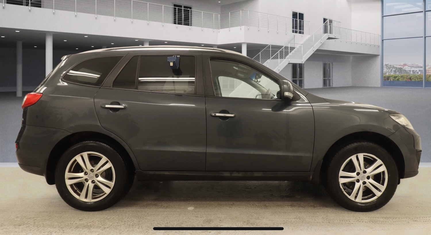 Used Hyundai Santa Fe 2011 for sale - 77564282: Photo 5