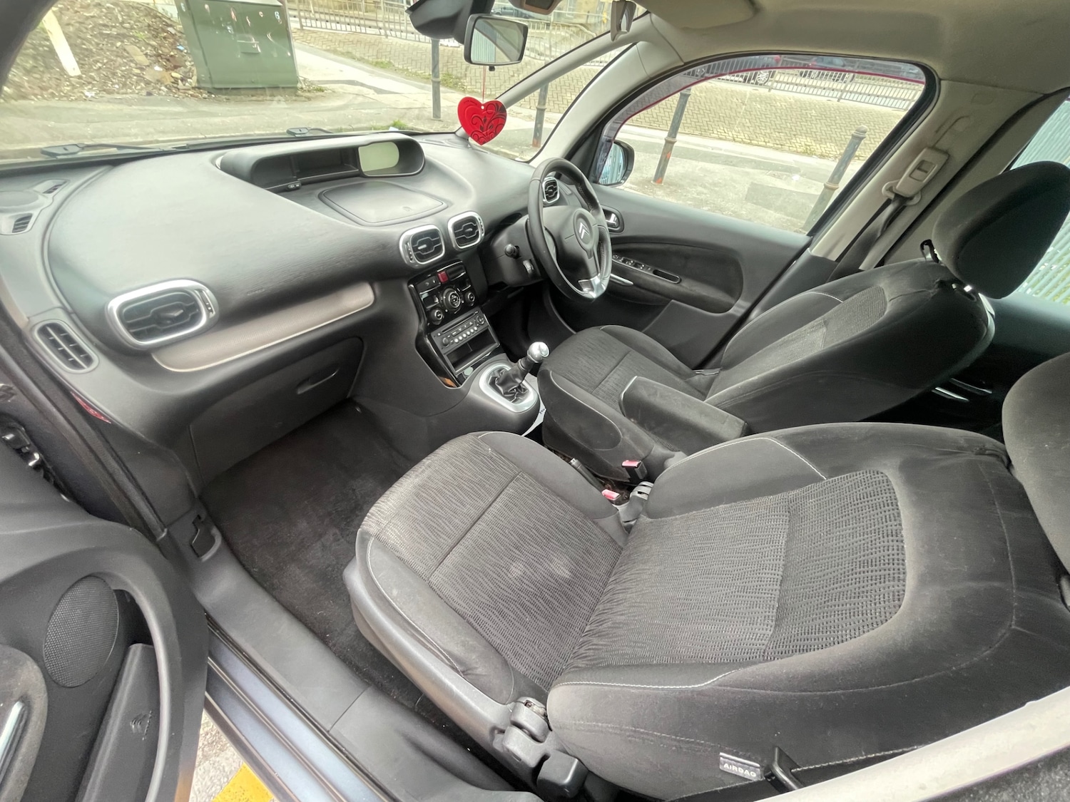 Used Citroen C3 Picasso 2010 for sale - 77548492: Photo 19