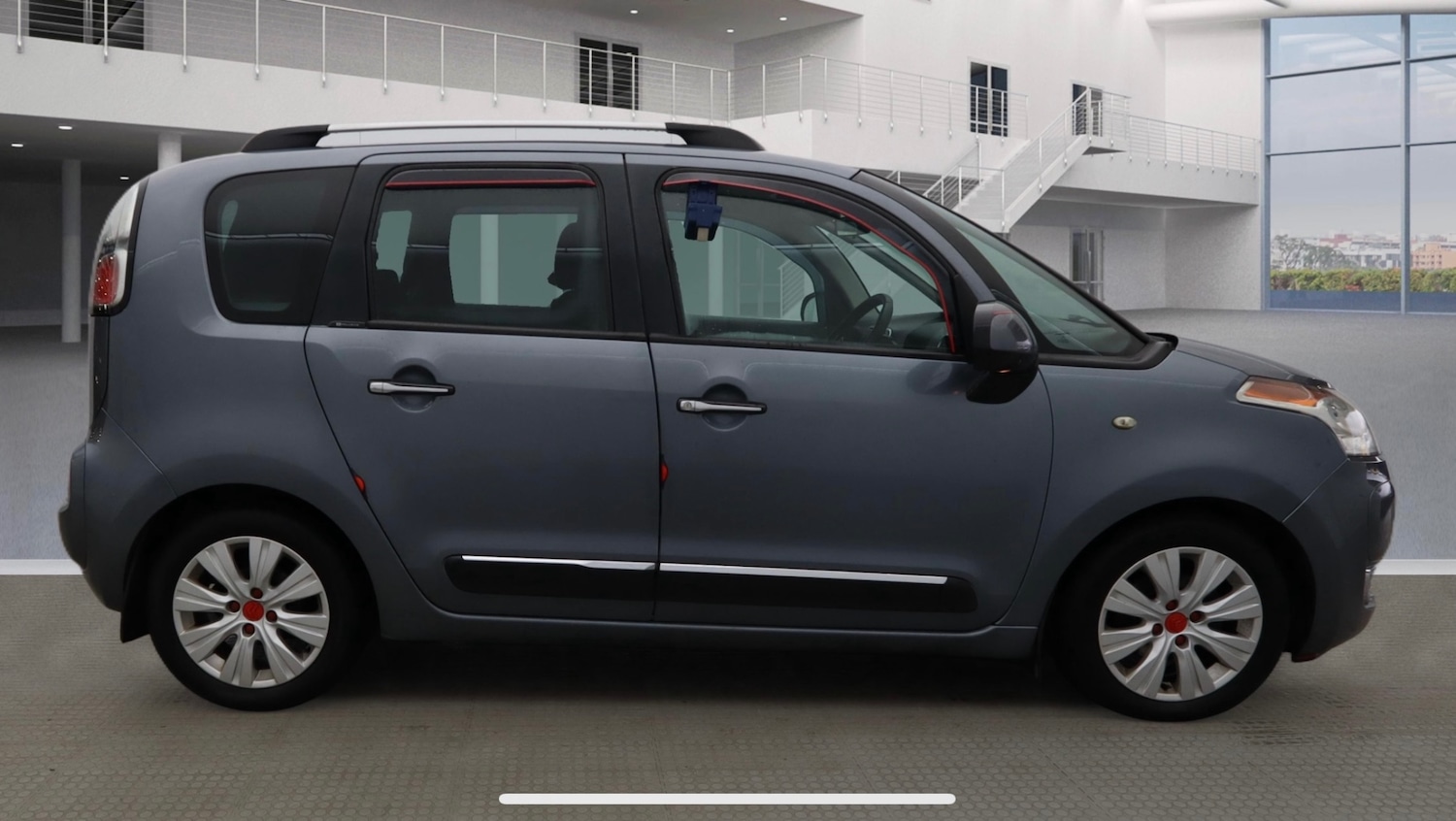 Used Citroen C3 Picasso 2010 for sale - 77548492: Photo 5