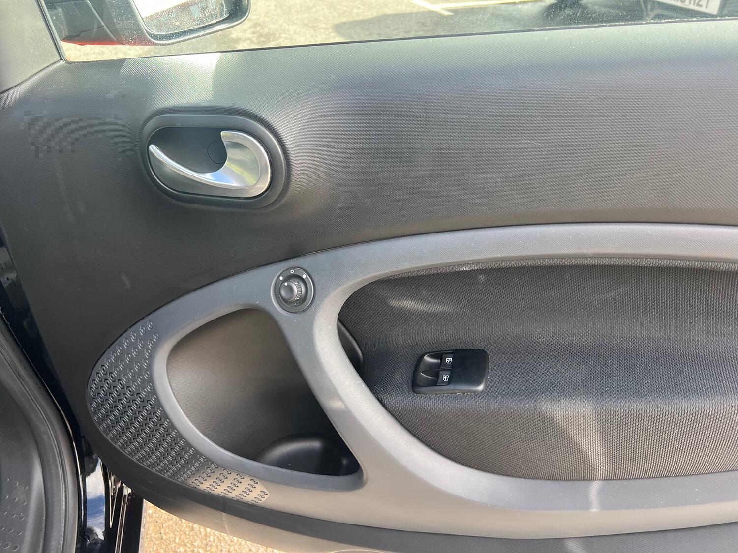 Used smart fortwo 2017 for sale - 76186794: Photo 19