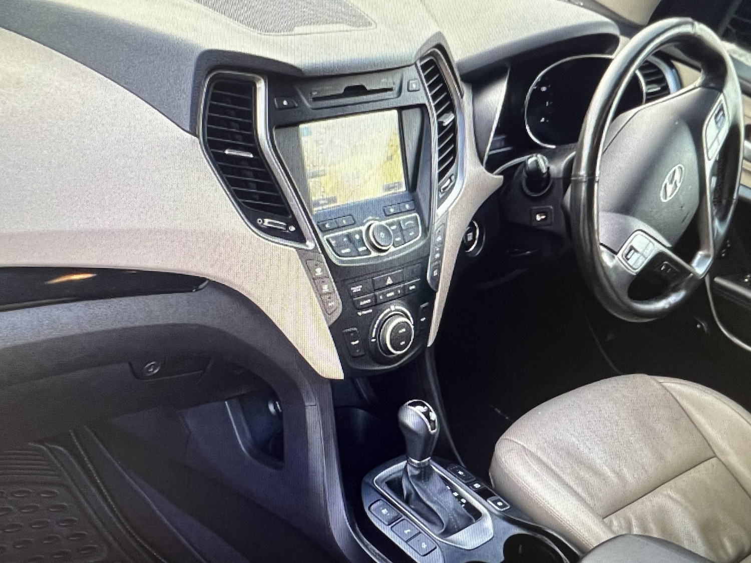 Used Hyundai Santa Fe 2015 for sale - 76807257: Photo 3