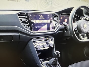 Used Volkswagen T-Roc 2018 for sale - 77277391: Photo