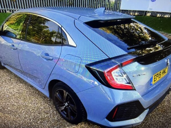 Used Honda Civic 2019 for sale - 76273345: Photo 2