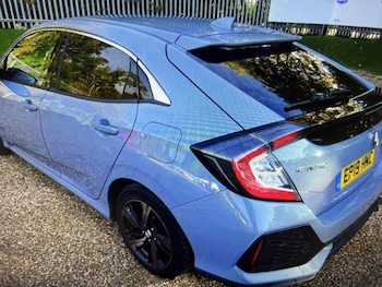 Used Honda Civic 2019 for sale - 76273345: Photo 2