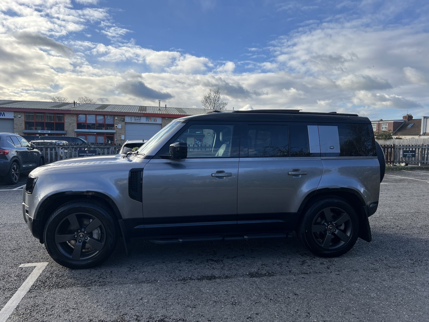 Used Land Rover Defender 110 2023 for sale - 76769802: Photo 8