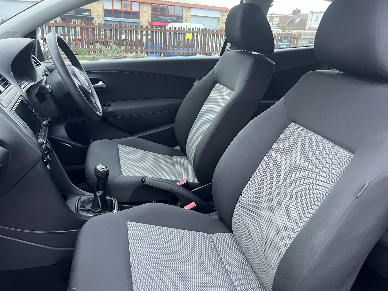 Used Volkswagen Polo 2012 for sale - 76794108: Photo 9