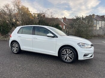 Used Volkswagen Golf 2018 for sale - 77085313: Photo