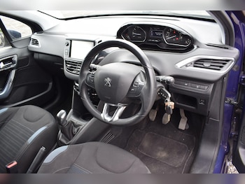 Used Peugeot 208 2013 for sale - 79373398: Photo