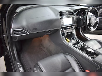 Used Jaguar XE 2015 for sale - 78933784: Photo