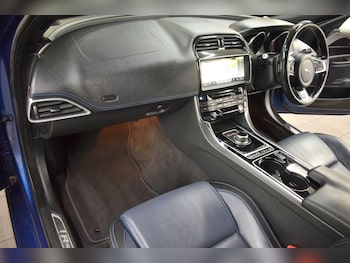 Used Jaguar XE 2016 for sale - 78966021: Photo