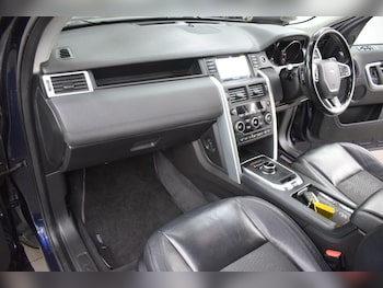 Used Land Rover Discovery Sport 2016 for sale - 78933996: Photo
