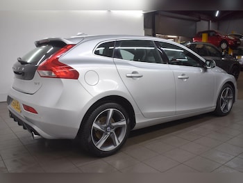 Used Volvo V40 2015 for sale - 79412468: Photo