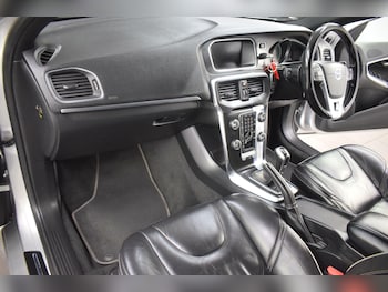 Used Volvo V40 2015 for sale - 79412468: Photo