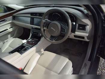 Used Jaguar XF 2016 for sale - 79324679: Photo